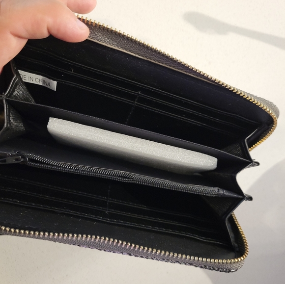 New wallet - Picture 2 of 2